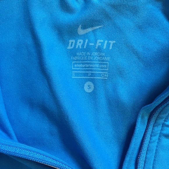 Like new pullover athletic Nike shirt - Picture 1 of 2